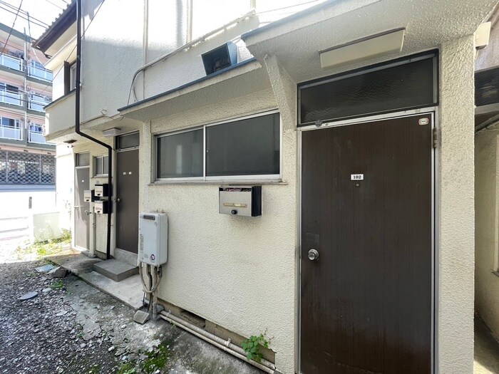 物件外観写真3　(エントランス部分)