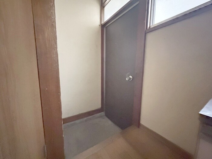 物件内観写真16　(玄関)