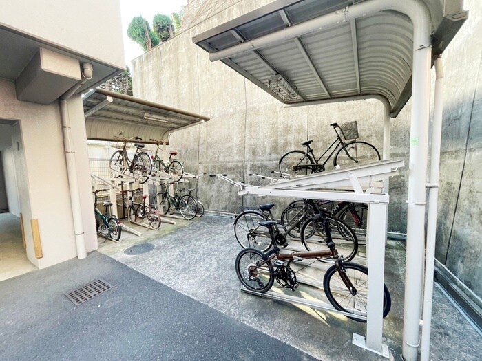 物件外観写真5　(駐輪場)