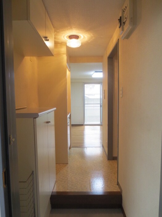 物件内観写真10　(玄関)