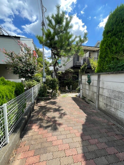 物件外観写真3　(エントランス部分)