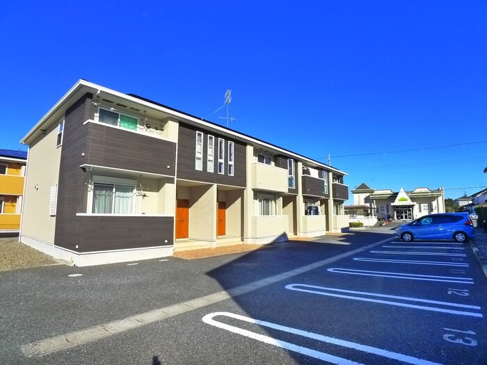 物件外観写真3　(駐車場)