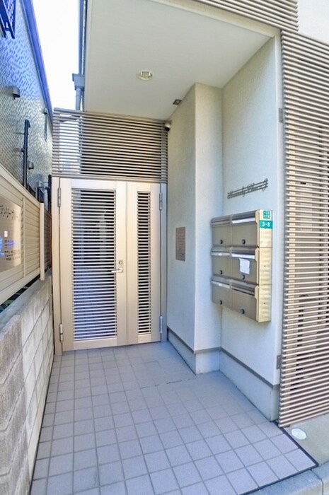 物件外観写真4　(エントランス部分)