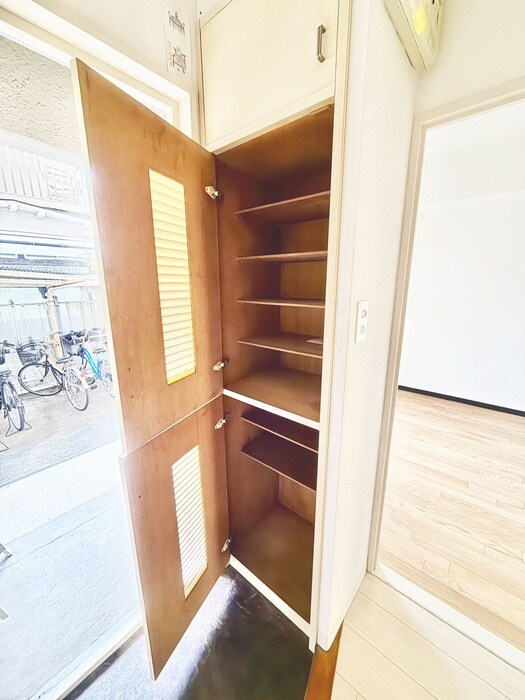 物件内観写真8　(靴箱)