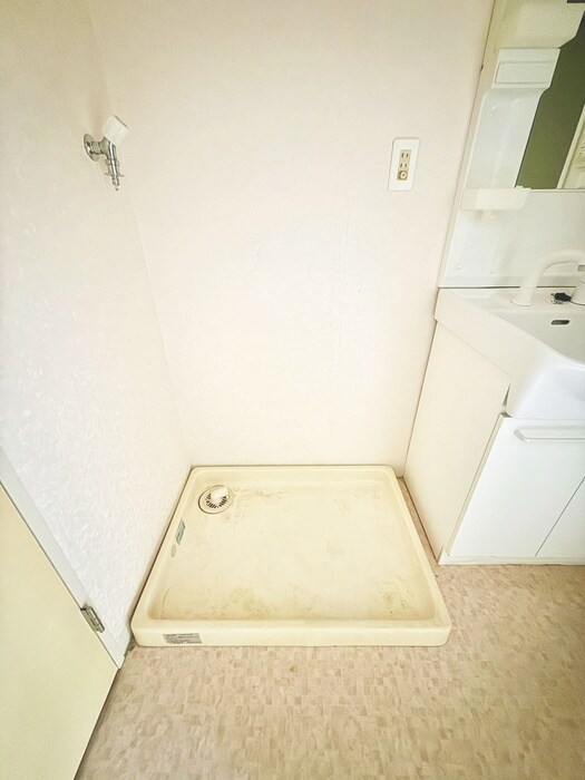 物件内観写真13　(洗濯機置場)