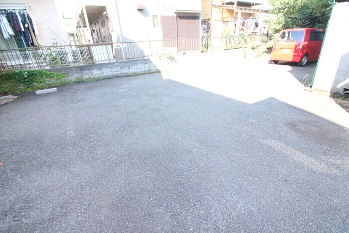 物件外観写真4　(駐車場)