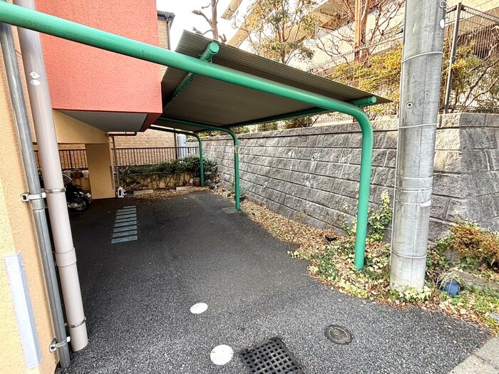 物件外観写真6　(駐輪場)