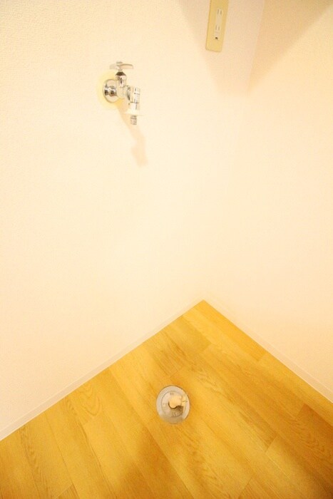 物件内観写真14　(洗濯機置場)