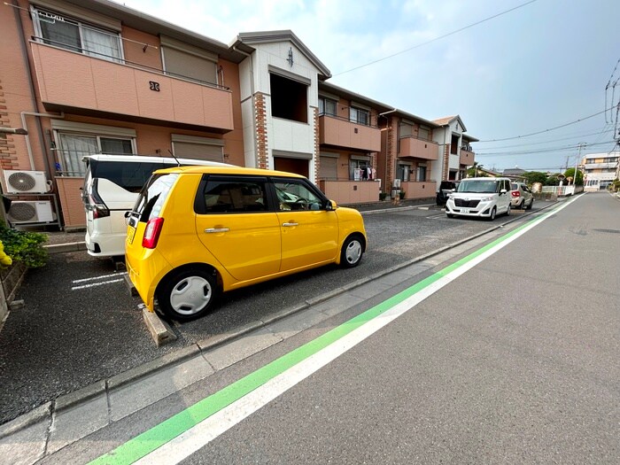 物件外観写真3　(駐車場)