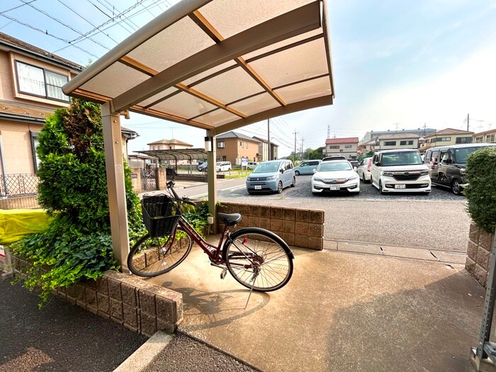 物件外観写真4　(駐輪場)