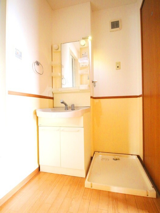 物件内観写真17　(洗濯機置場)