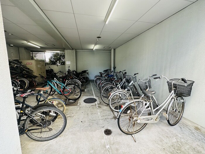 物件外観写真6　(駐輪場)