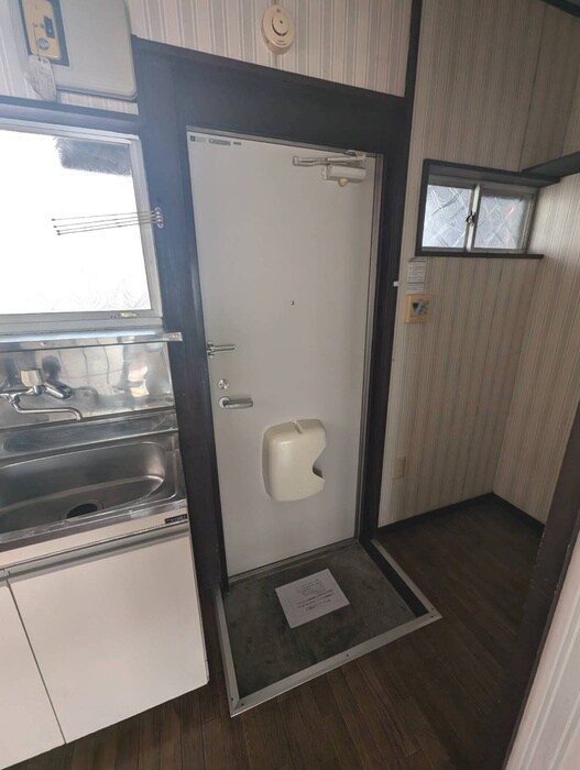 物件内観写真13　(玄関)