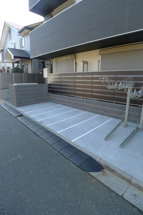 物件外観写真5　(駐輪場)