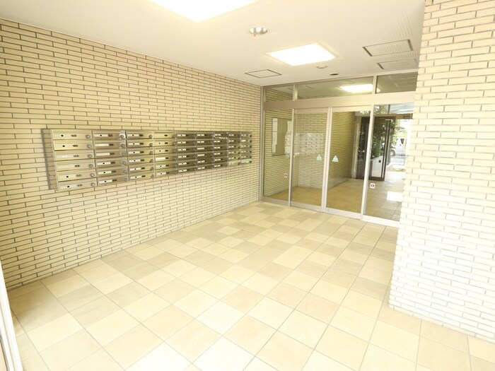 物件外観写真5　(エントランス部分)