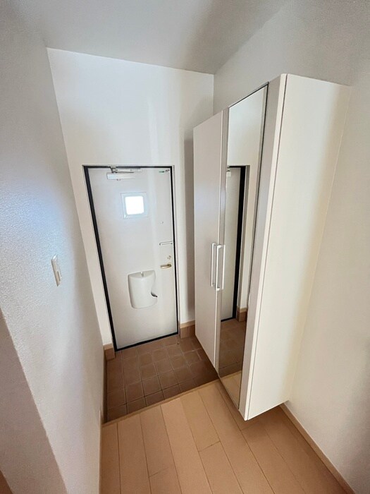 物件内観写真3　(玄関)