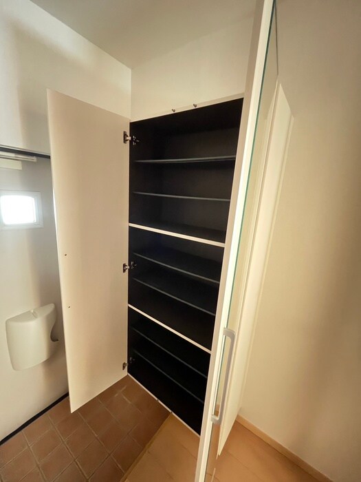 物件内観写真4　(靴箱)