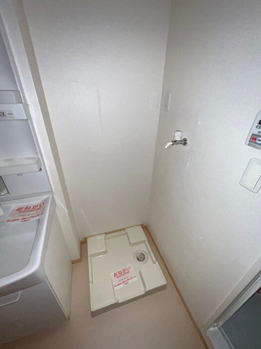 物件内観写真7　(洗濯機置場)