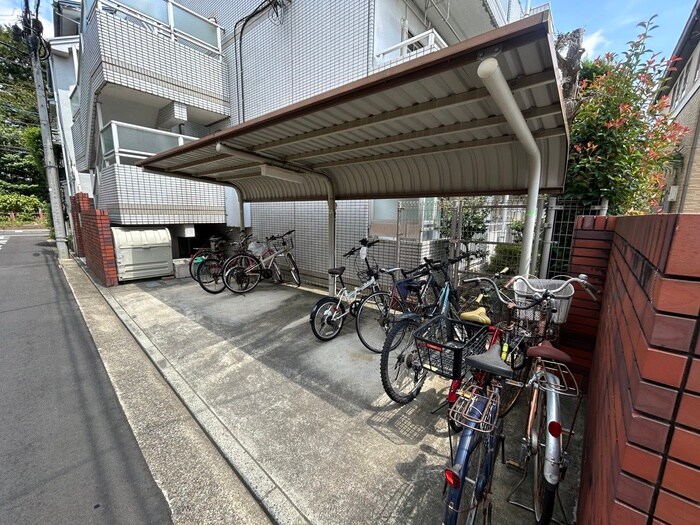 物件外観写真4　(駐輪場)
