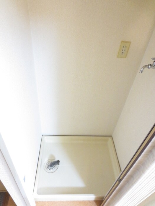 物件内観写真12　(洗濯機置場)