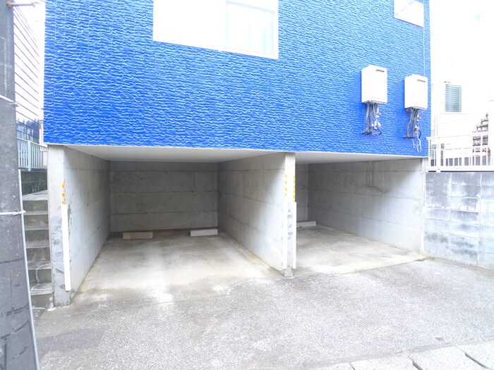 物件外観写真2　(駐車場)