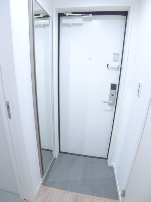 物件内観写真13　(玄関)
