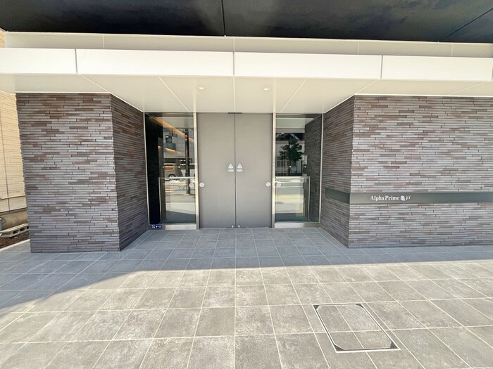 物件外観写真2　(エントランス部分)