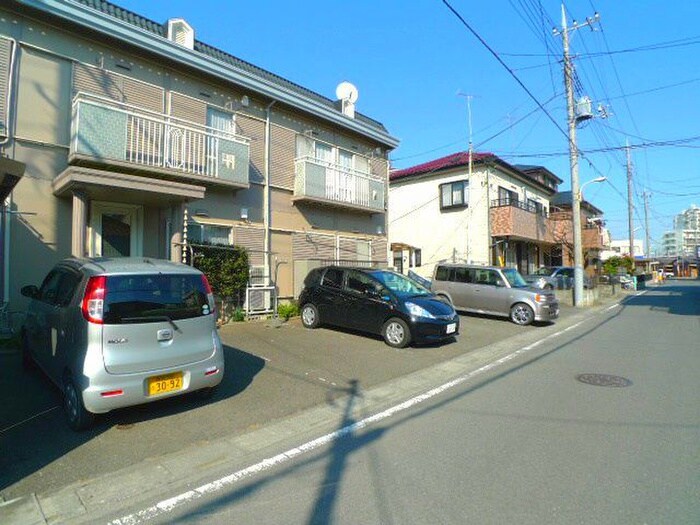 物件外観写真2　(駐車場)