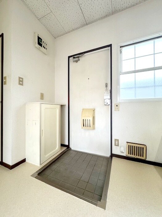 物件内観写真11　(玄関)