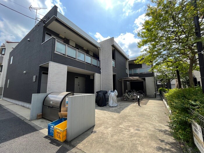 物件外観写真2　(エントランス部分)