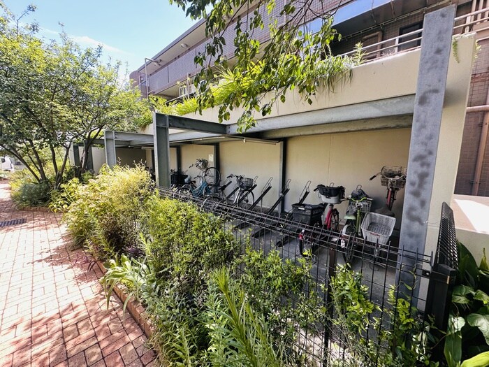 物件外観写真5　(駐輪場)