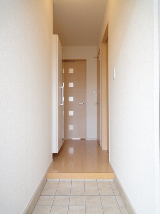 物件内観写真13　(玄関)