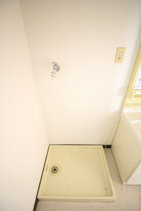 物件内観写真13　(洗濯機置場)