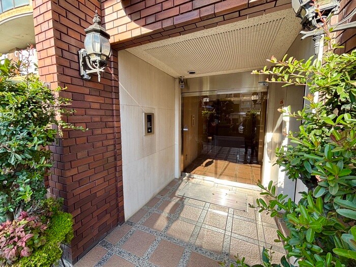 物件外観写真4　(エントランス部分)