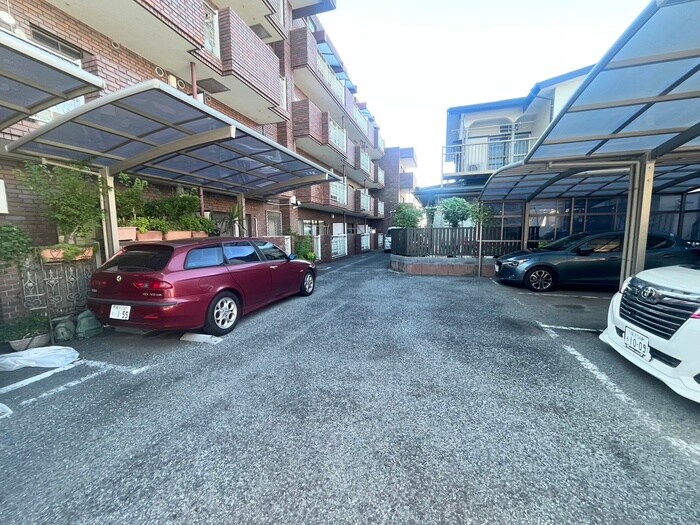 物件外観写真5　(駐車場)