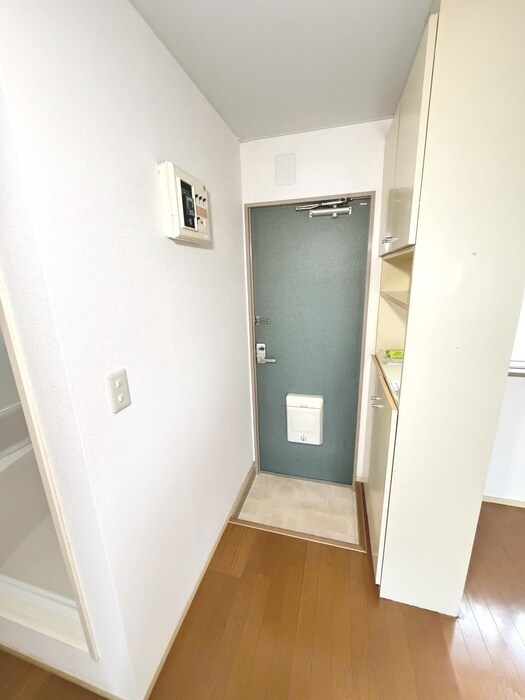 物件内観写真18　(玄関)