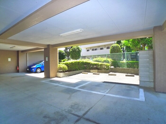 物件外観写真4　(駐車場)