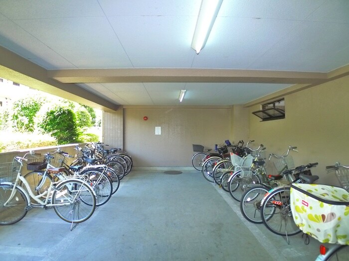物件外観写真5　(駐輪場)