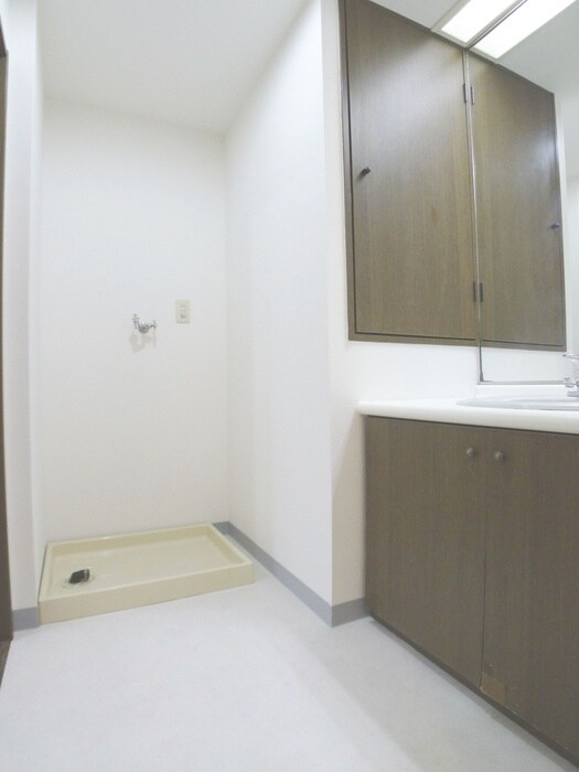 物件内観写真12　(洗濯機置場)