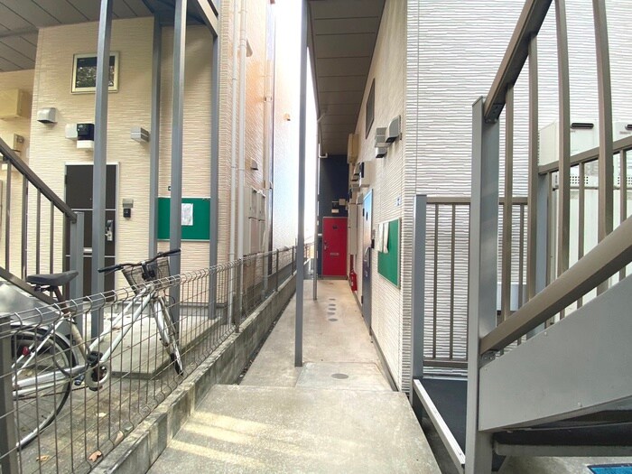 物件外観写真6　(エントランス部分)