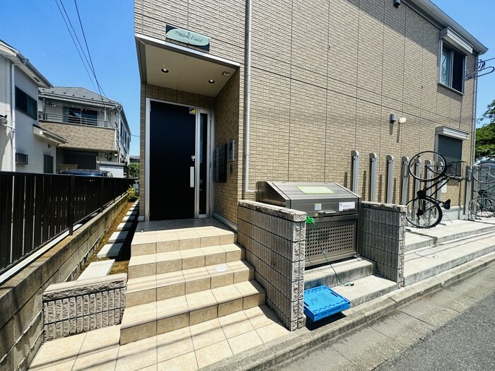 物件外観写真2　(エントランス部分)