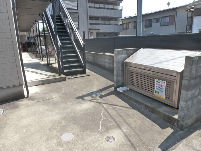 物件外観写真4　(エントランス部分)