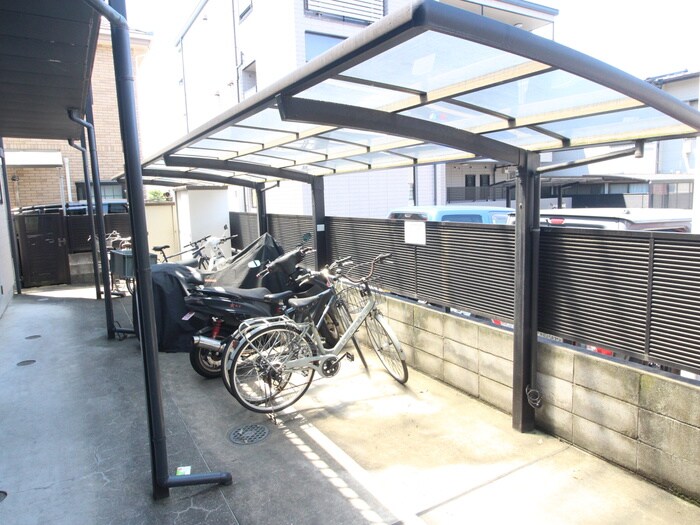 物件外観写真5　(駐輪場)