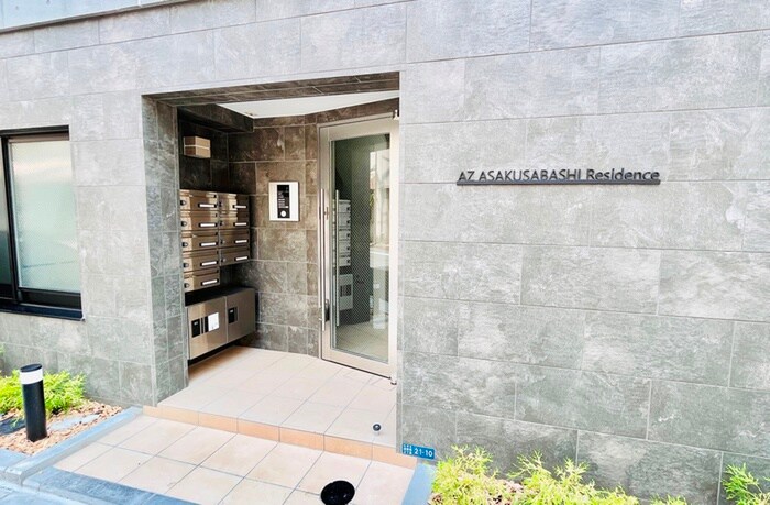 物件外観写真2　(エントランス部分)