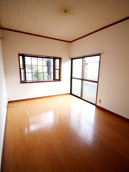 物件内観写真7　(室内からの展望)