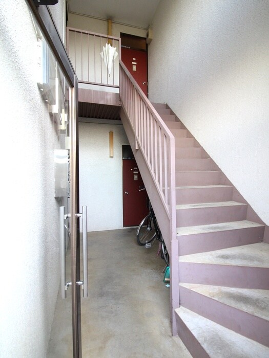 物件外観写真4　(エントランス部分)