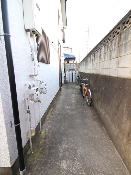 物件外観写真5　(エントランス部分)