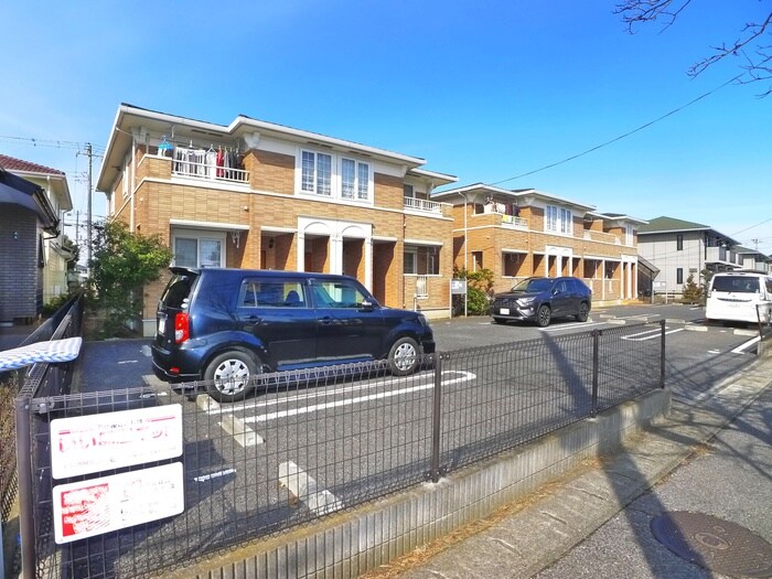 物件外観写真3　(駐車場)