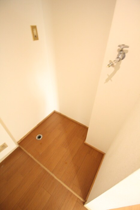 物件内観写真7　(洗濯機置場)