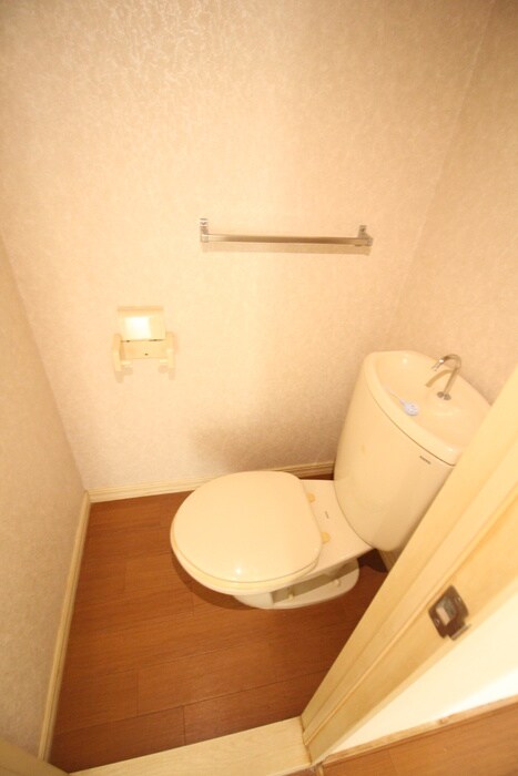 物件内観写真8　(トイレ)